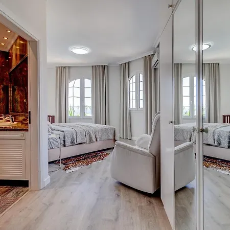 Вилла Luxury El Duque Ocean View Адехе