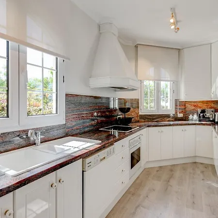 Luxury El Duque Ocean View Вилла